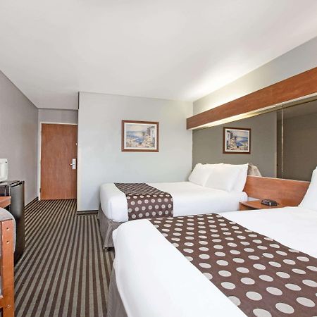 Microtel Inn & Suites By Wyndham Garland/Dallas Exterior foto