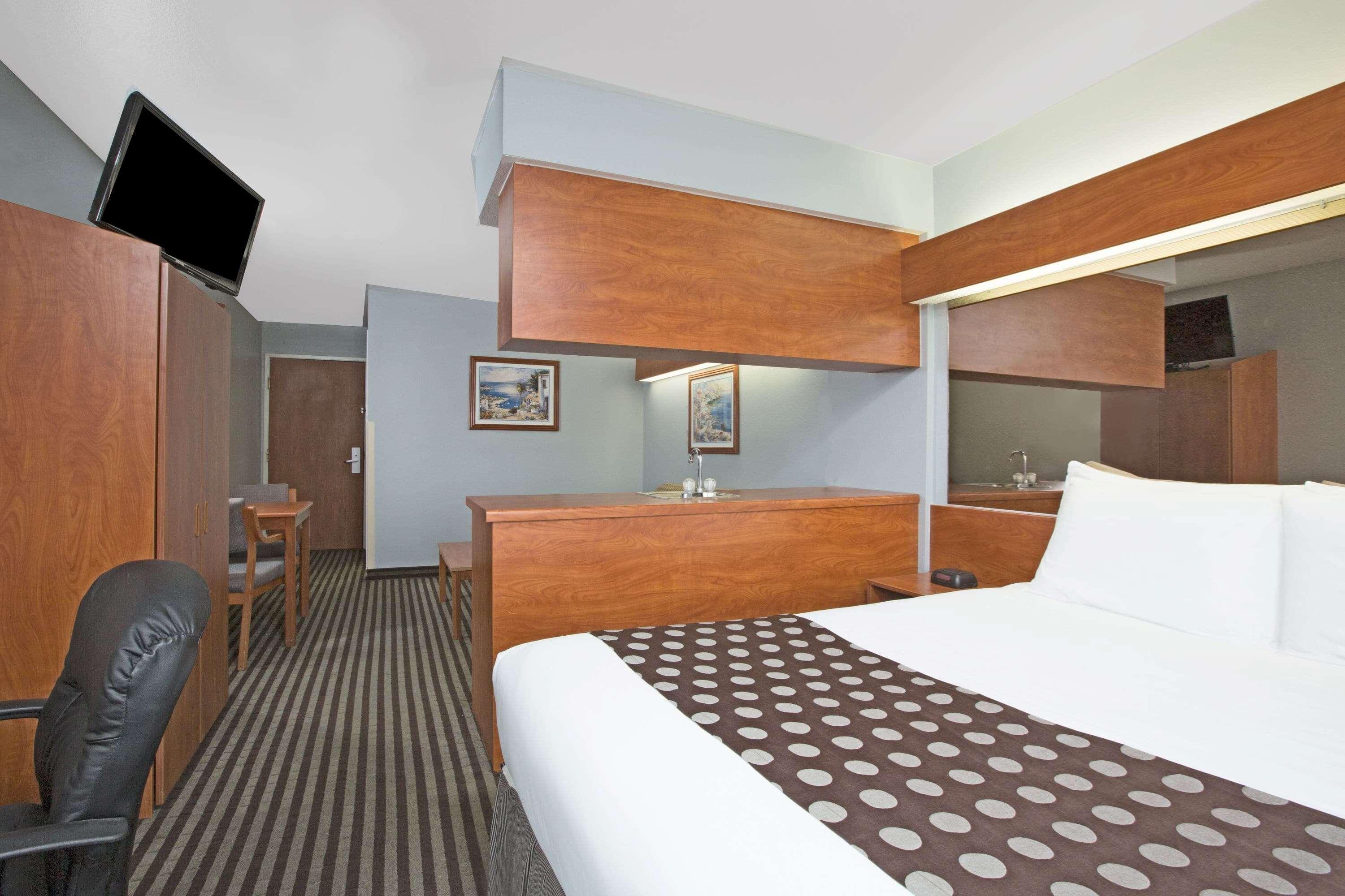 Microtel Inn & Suites By Wyndham Garland/Dallas Exterior foto